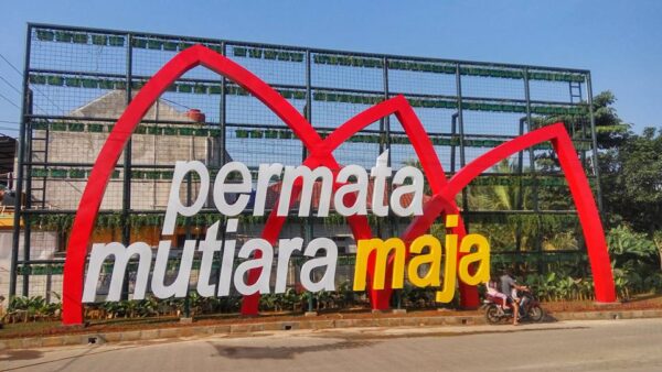 Permata_Mutiara_Maja_billboard